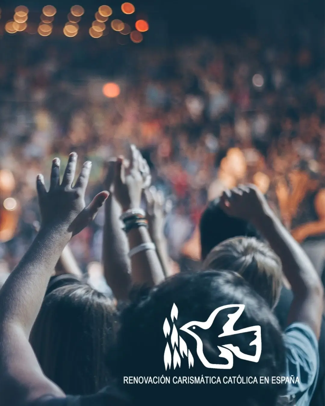 Jóvenes en una alabanza del Seminario de Vida en el Espíritu